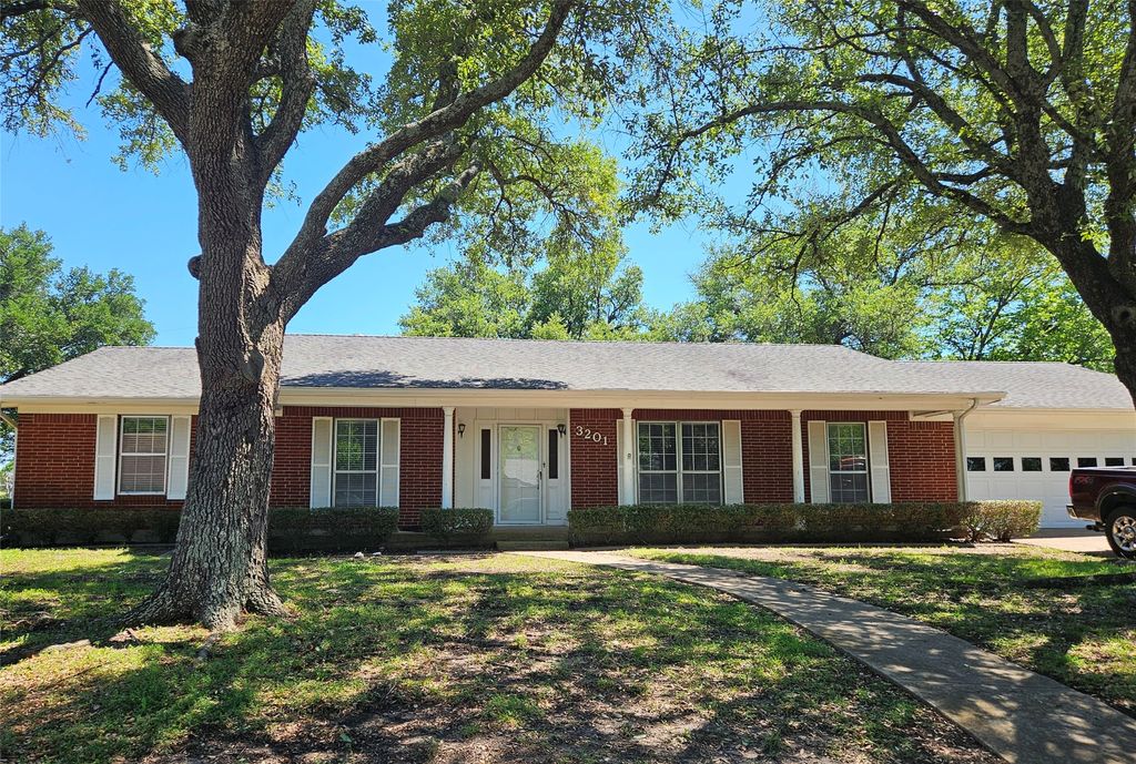 3201 Nashville Avenue, Greenville, TX 75402