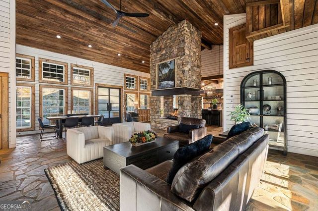 166 Red Oak Lane, Mccaysville, GA 30555