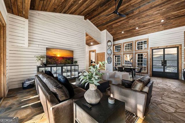 166 Red Oak Lane, Mccaysville, GA 30555