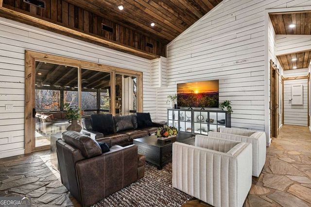 166 Red Oak Lane, Mccaysville, GA 30555