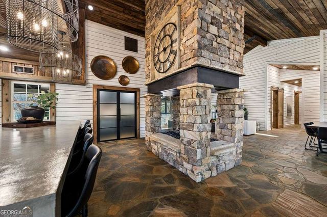 166 Red Oak Lane, Mccaysville, GA 30555