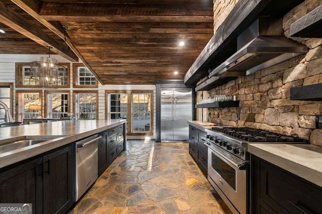 166 Red Oak Lane, Mccaysville, GA 30555