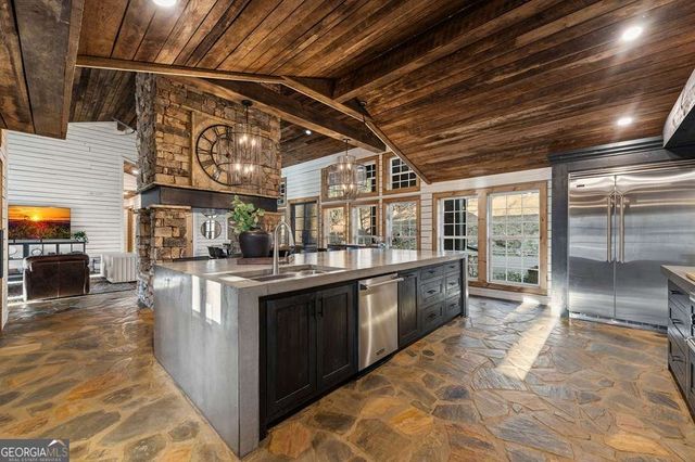 166 Red Oak Lane, Mccaysville, GA 30555