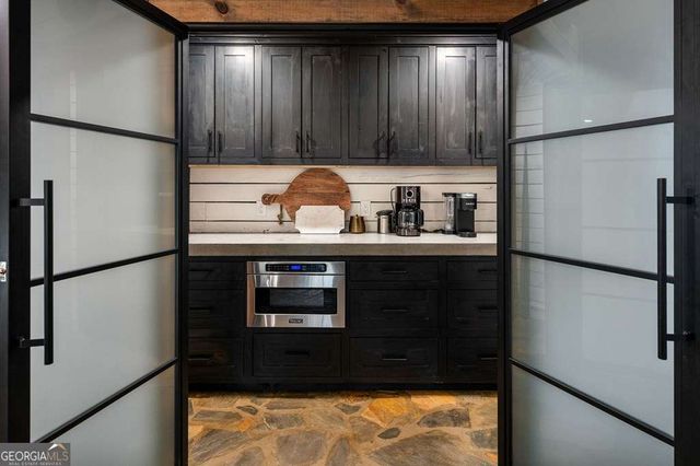 166 Red Oak Lane, Mccaysville, GA 30555