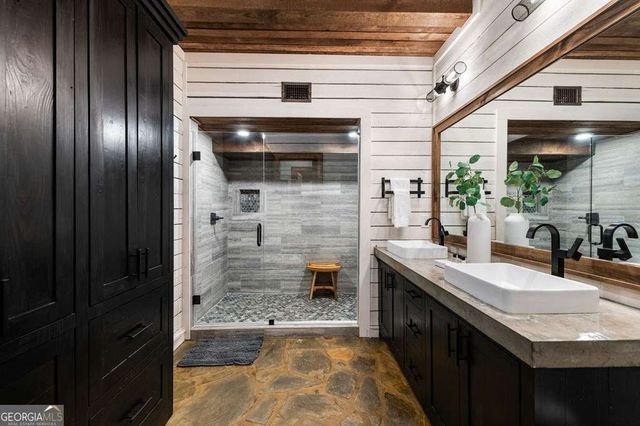 166 Red Oak Lane, Mccaysville, GA 30555