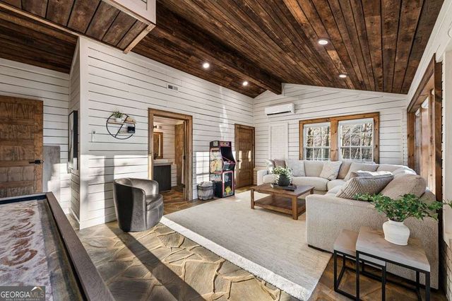 166 Red Oak Lane, Mccaysville, GA 30555