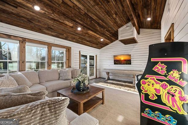 166 Red Oak Lane, Mccaysville, GA 30555