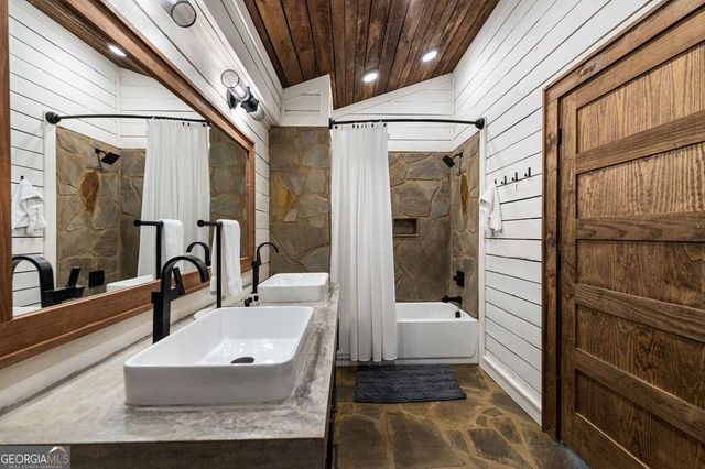 166 Red Oak Lane, Mccaysville, GA 30555