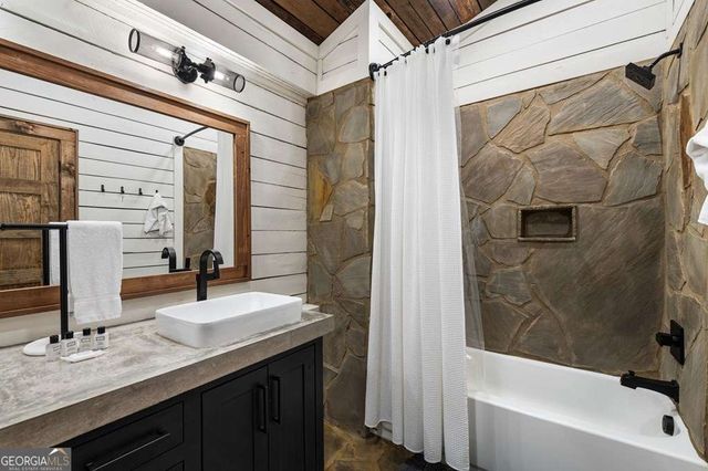 166 Red Oak Lane, Mccaysville, GA 30555