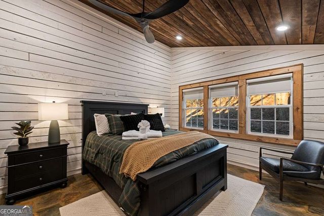 166 Red Oak Lane, Mccaysville, GA 30555