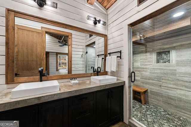 166 Red Oak Lane, Mccaysville, GA 30555