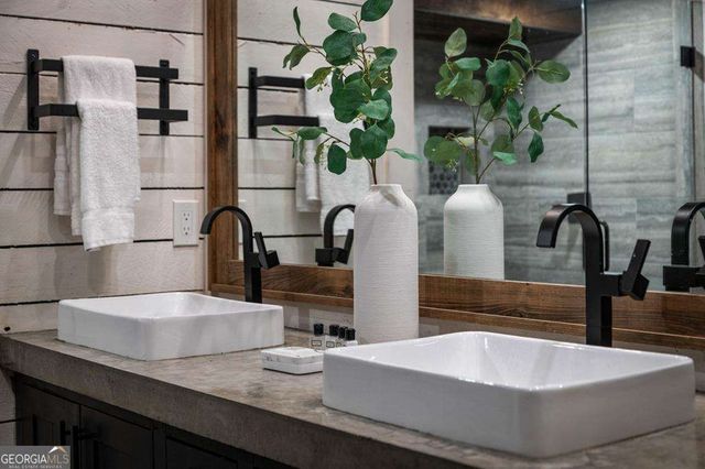 166 Red Oak Lane, Mccaysville, GA 30555