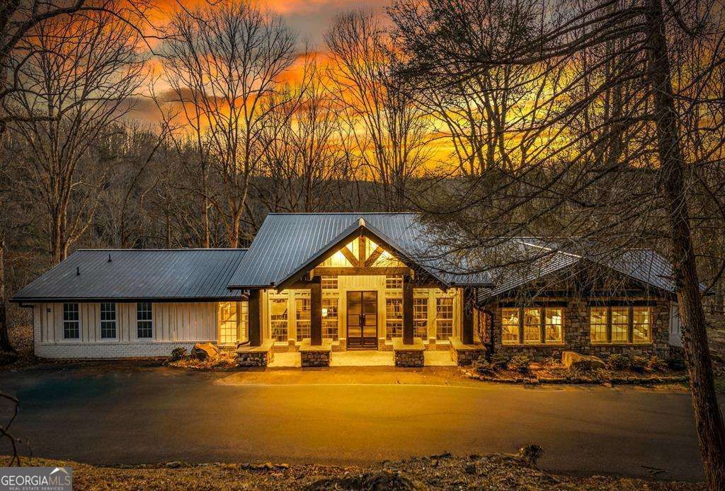 166 Red Oak Lane, Mccaysville, GA 30555