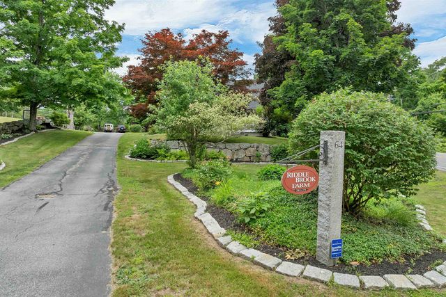 64 N Amherst Road, Bedford, NH 03110
