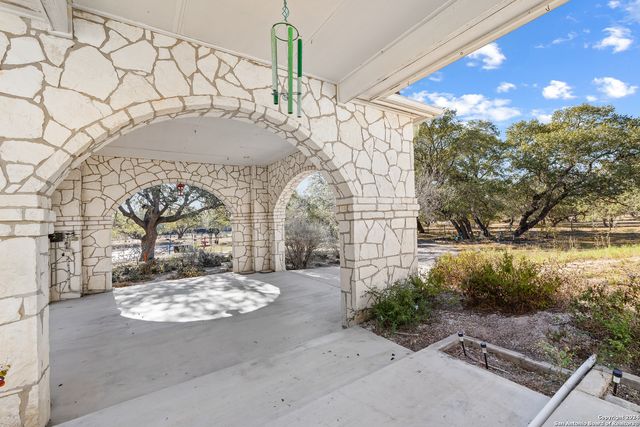 135 COUNTY ROAD 7727, Natalia, TX 78059