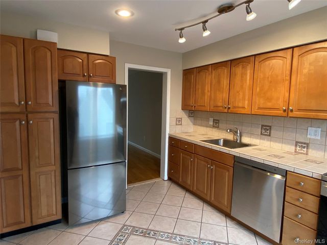 11 Wildwood Road 12, Katonah, NY 10536