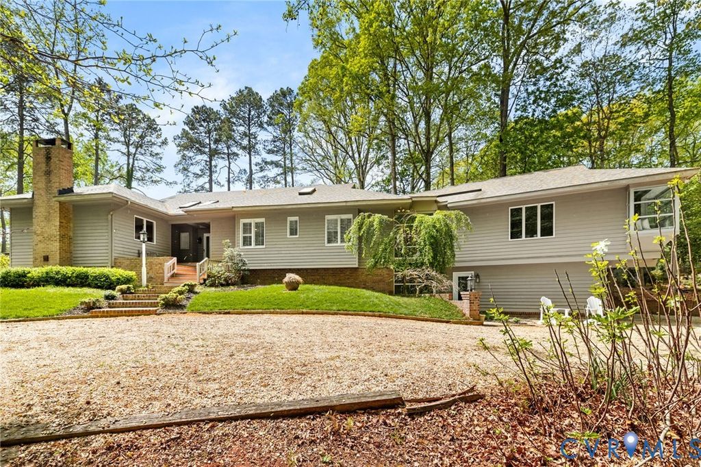 19 Hunting Ridge Rd, Manakin Sabot, VA 23103