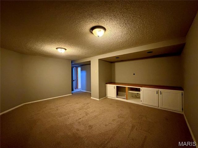 10339 Ross Circle, St Louis, MO 63137