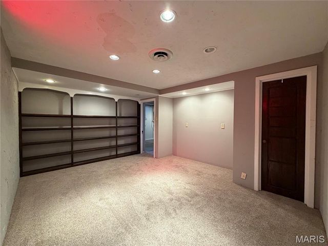 10339 Ross Circle, St Louis, MO 63137