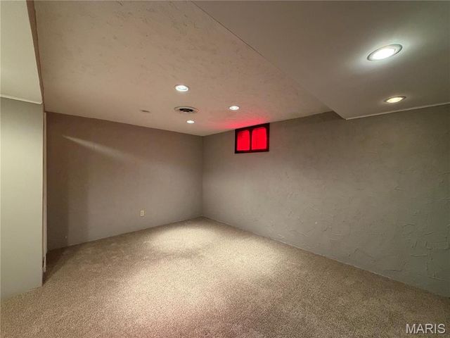 10339 Ross Circle, St Louis, MO 63137