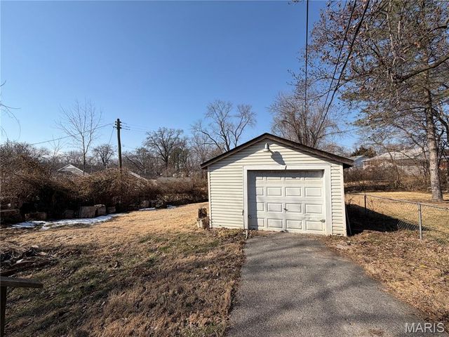 10339 Ross Circle, St Louis, MO 63137