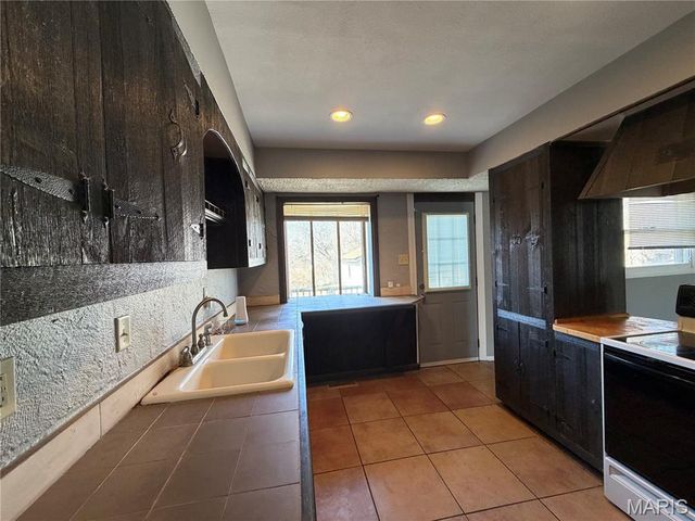 10339 Ross Circle, St Louis, MO 63137