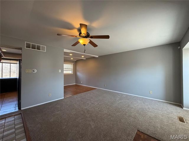 10339 Ross Circle, St Louis, MO 63137