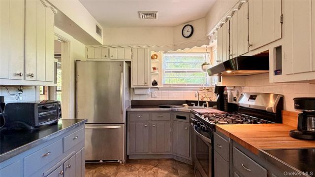 91 Mountain Rest Road, New Paltz, NY 12561