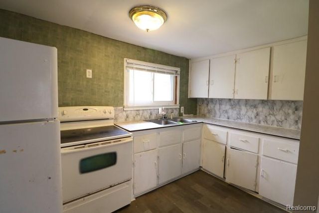 3809 State Road, Fort Gratiot, MI 48059