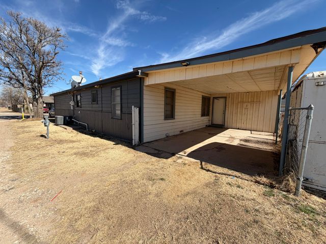 1705 W 16th Street, Plainview, TX 79072