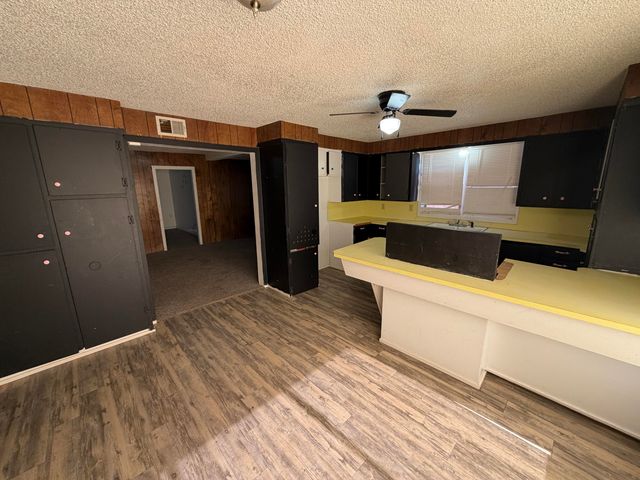 1705 W 16th Street, Plainview, TX 79072