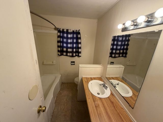 1705 W 16th Street, Plainview, TX 79072