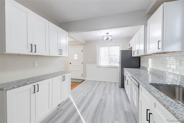 9255 Hubert Avenue, Allen Park, MI 48101