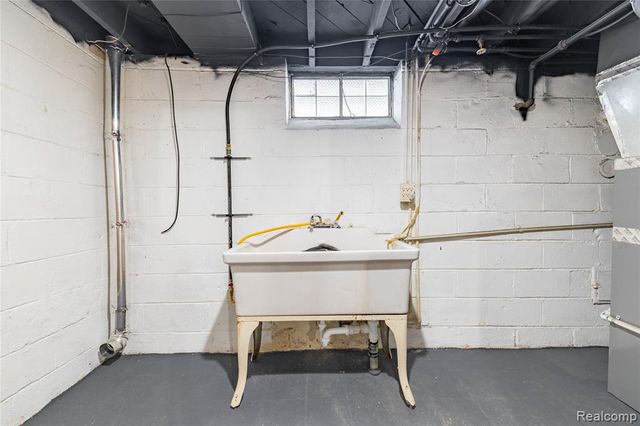 9255 Hubert Avenue, Allen Park, MI 48101