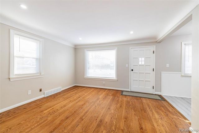 9255 Hubert Avenue, Allen Park, MI 48101