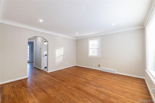 9255 Hubert Avenue, Allen Park, MI 48101