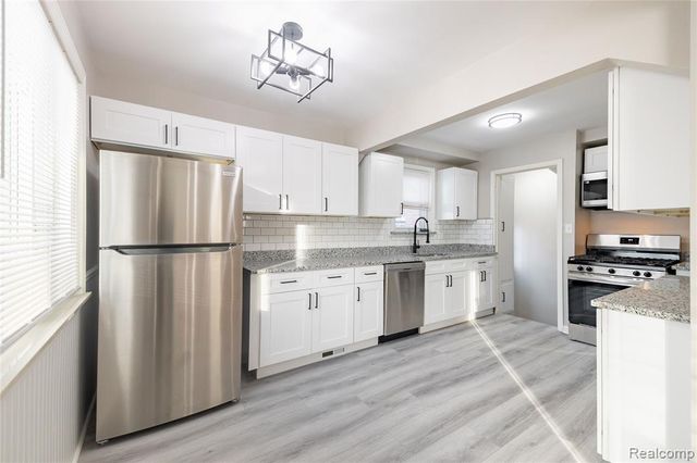 9255 Hubert Avenue, Allen Park, MI 48101