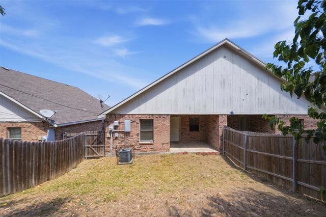 3116 S Cherry Lane, Fort Worth, TX 76116