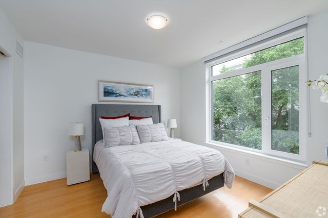 605 Concord 309, Cambridge, MA 02138