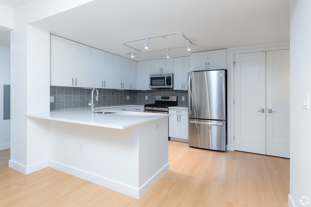 605 Concord 309, Cambridge, MA 02138