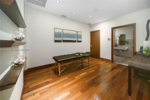 1050 Brickell Ave 3122, Miami, FL 33131