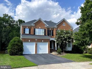 25670 S VILLAGE DR, Chantilly, VA 20152