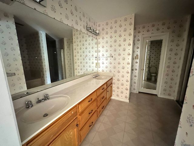 4406 Fourchon Dr, Baker, LA 70714