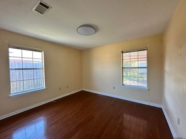 4406 Fourchon Dr, Baker, LA 70714