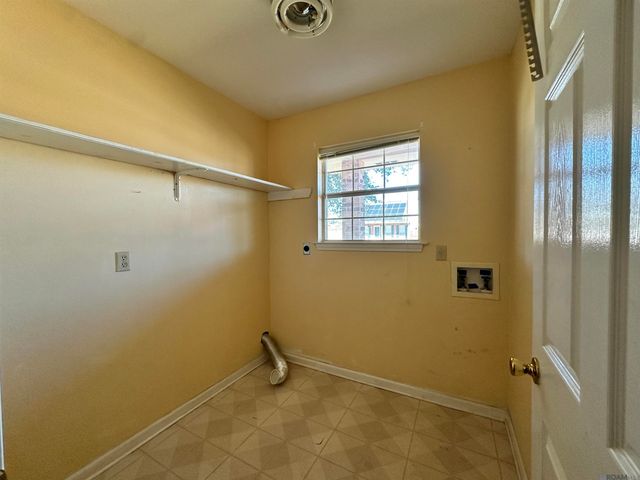 4406 Fourchon Dr, Baker, LA 70714