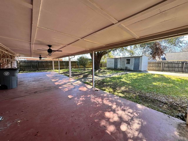 4406 Fourchon Dr, Baker, LA 70714