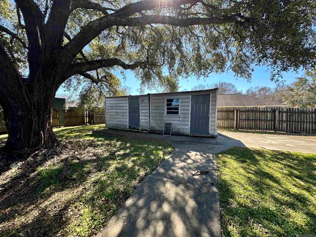 4406 Fourchon Dr, Baker, LA 70714