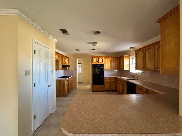 4406 Fourchon Dr, Baker, LA 70714