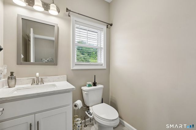 17 Sea View Terrace, Waterford, CT 06385
