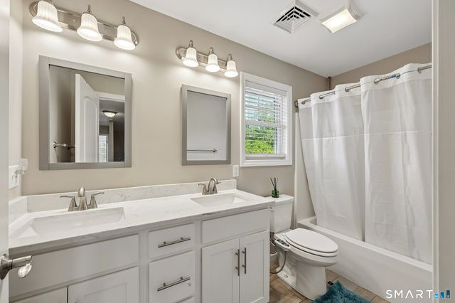 17 Sea View Terrace, Waterford, CT 06385